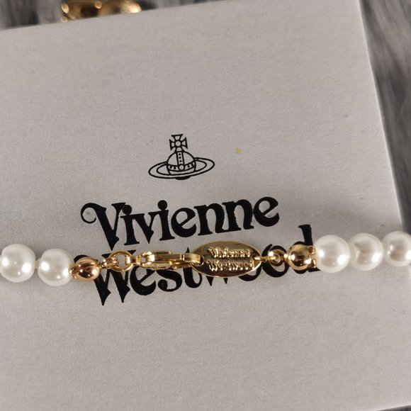 Vivienne Westwood SMALL Bas Relief Pearl - Picture 5 of 6